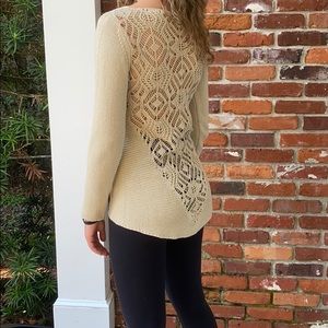 Knitted sweater with detailed back